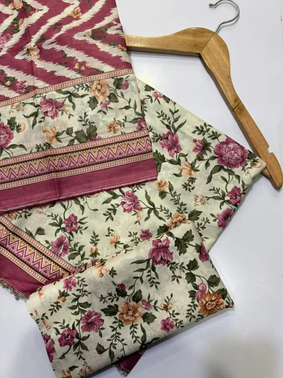 Printed Lawn Unstitched 3 Piece Suit