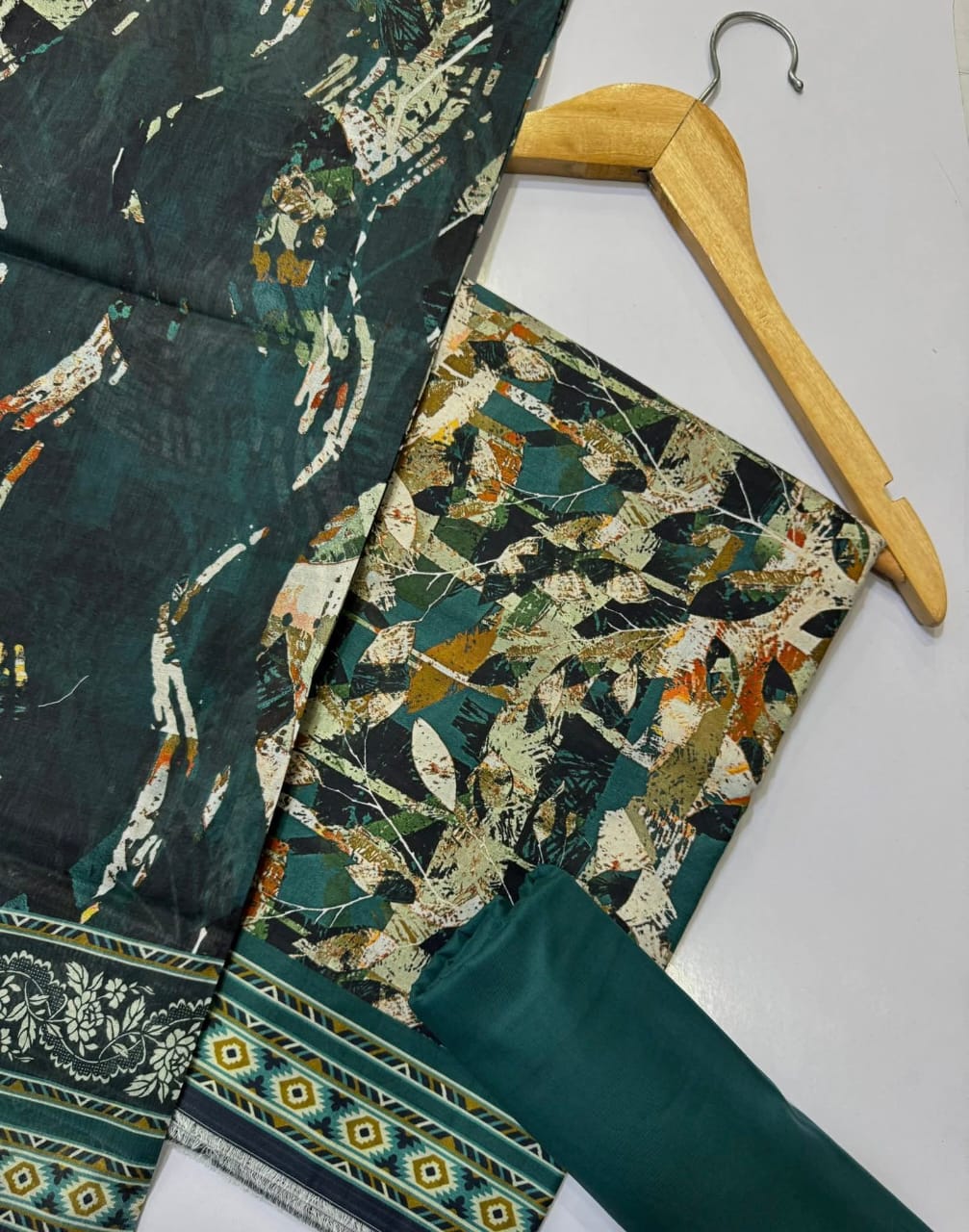 Printed Lawn Unstitched 3 Piece Suit