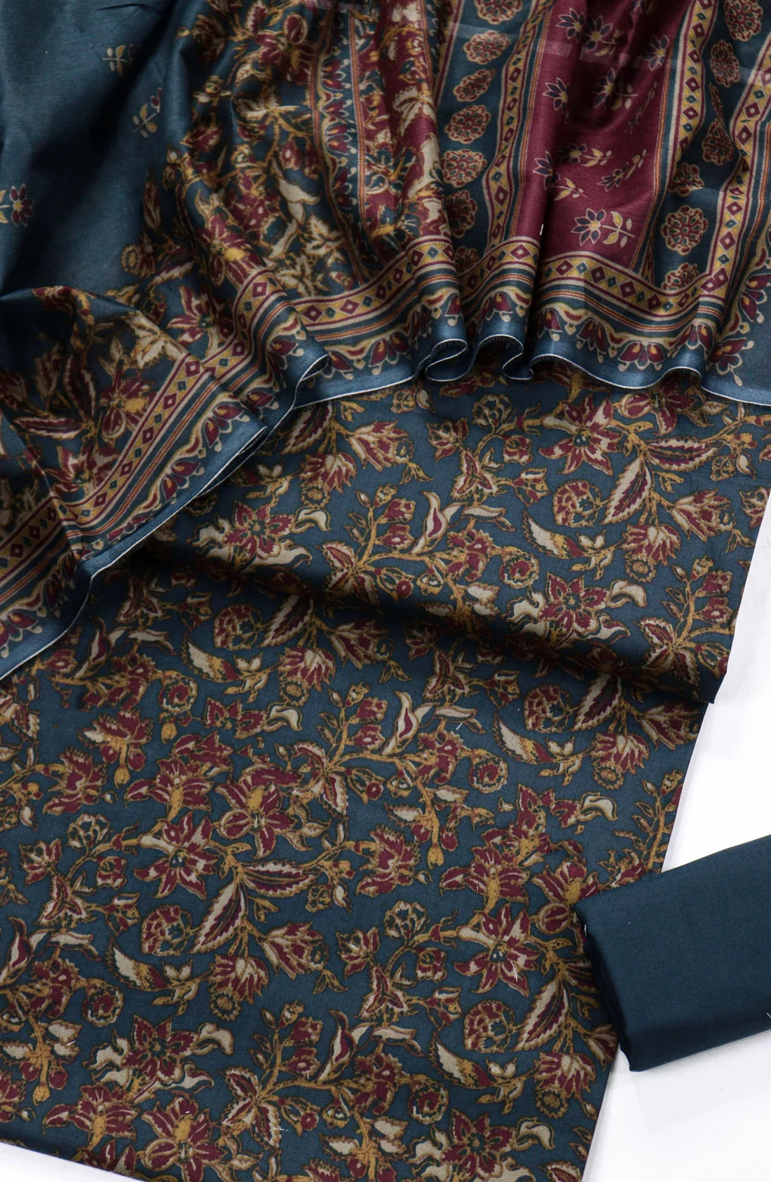 Printed Lawn Unstitched 3 Piece Suit