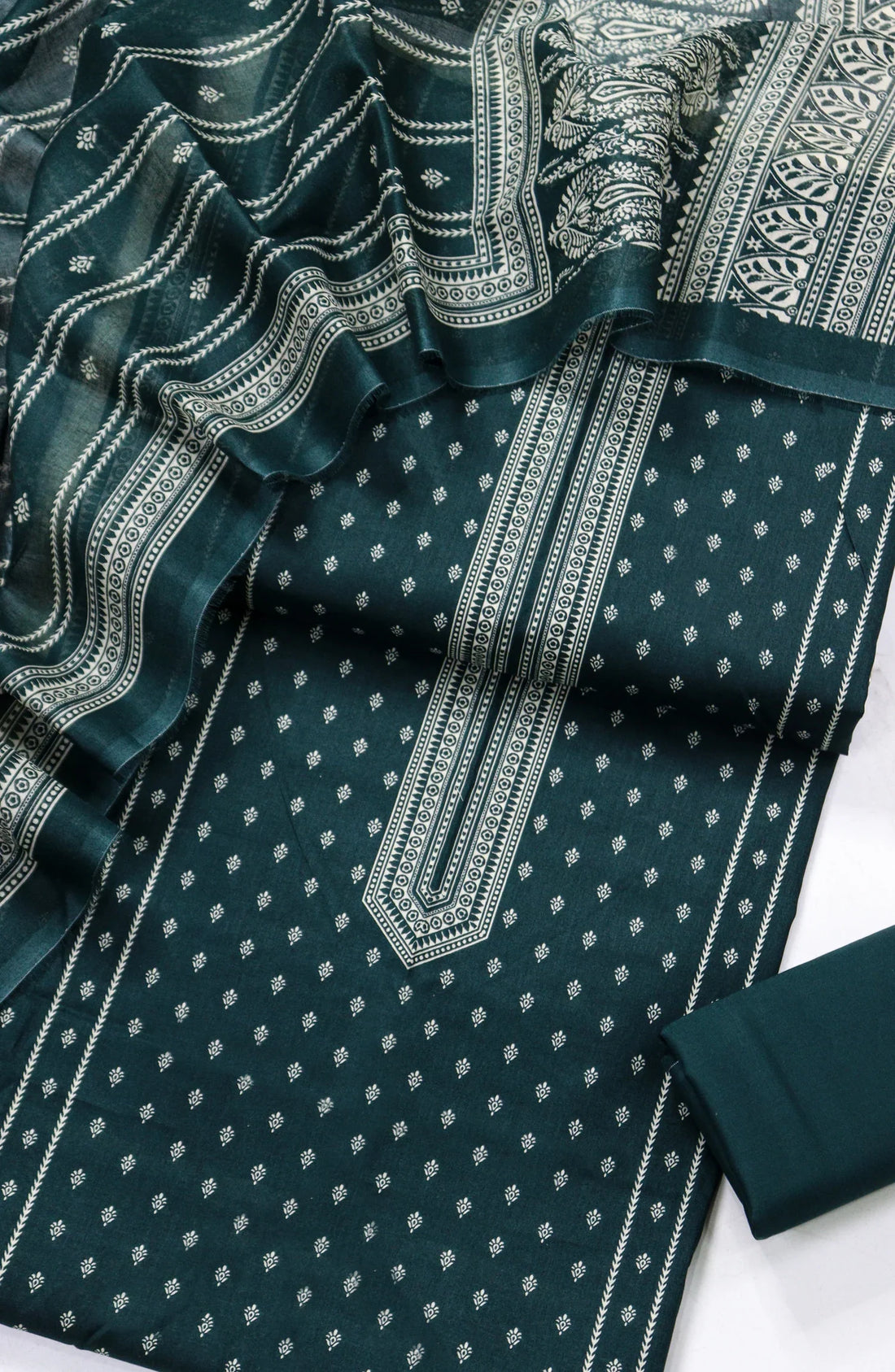 Printed Lawn Unstitched 3 Piece Suit