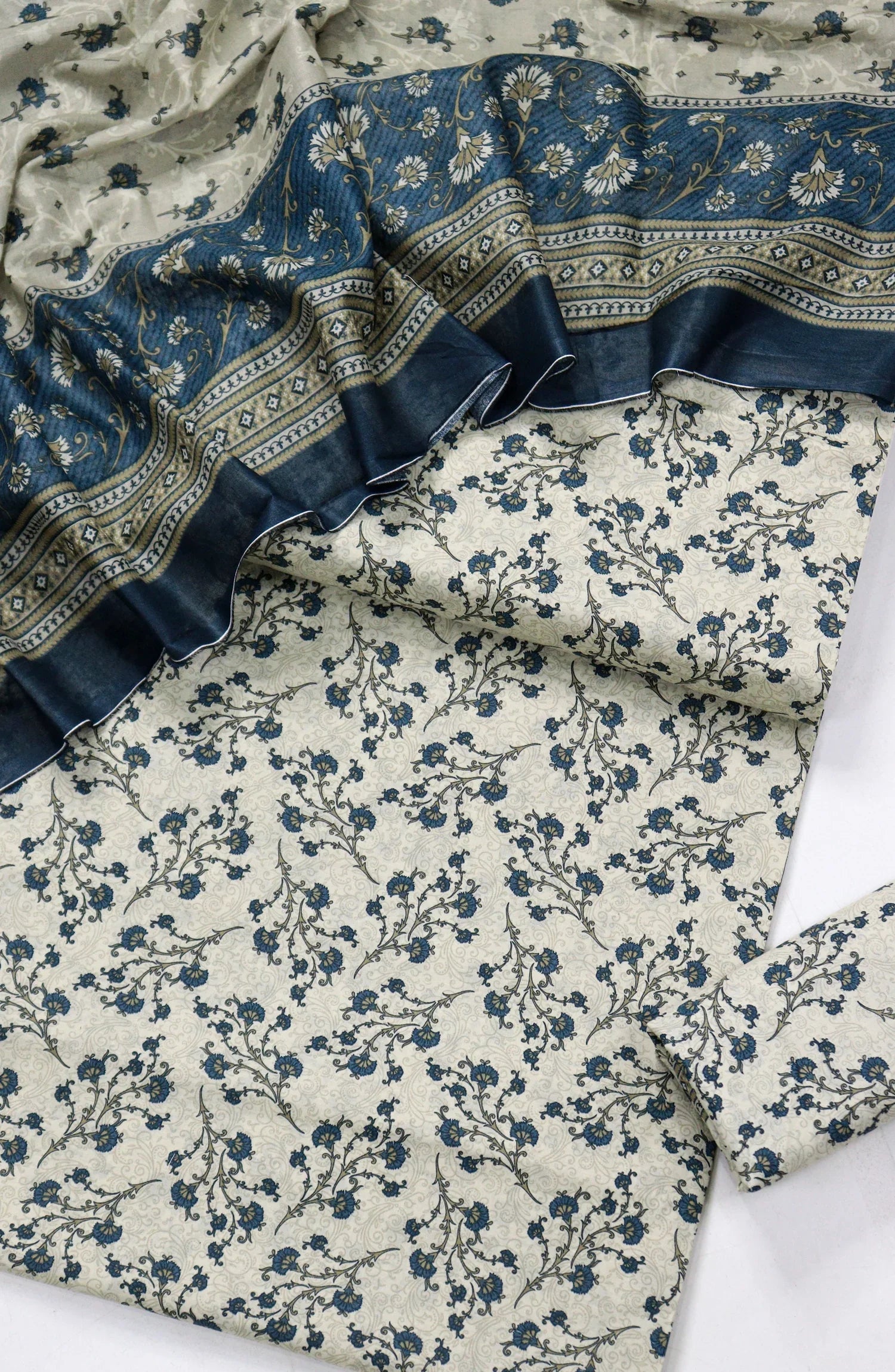 Printed Lawn Unstitched 3 Piece Suit