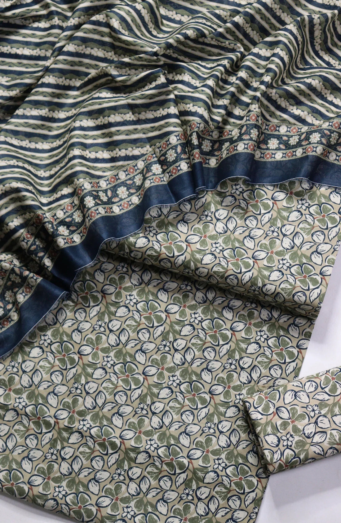 Printed Lawn Unstitched 3 Piece Suit