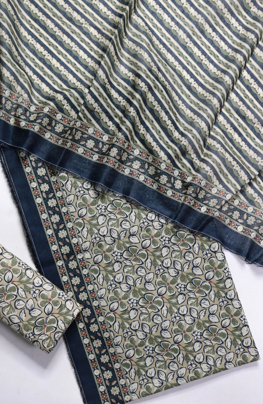 Printed Lawn Unstitched 3 Piece Suit