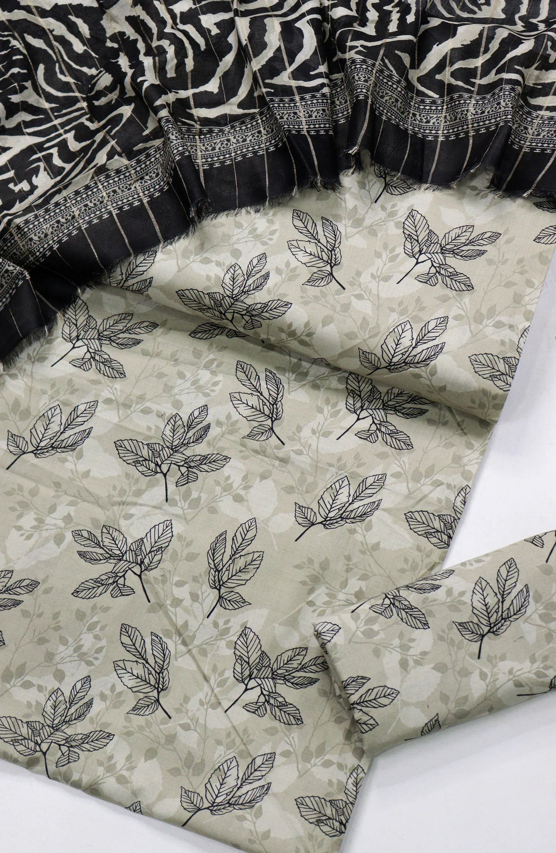 Printed Lawn Unstitched 3 Piece Suit